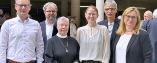 Das BK feiert Richtfest (von links): der Kaufmännische Leiter Markus Wächter, Architekt Frank Schonhoff, Sr. M. Canisia Corleis, Geschäftsführerin Karen Thiele, Ärztlicher Direktor Prof. Dr. Georg von Knobelsdorff und Pflegedirektorin Susann Börner.