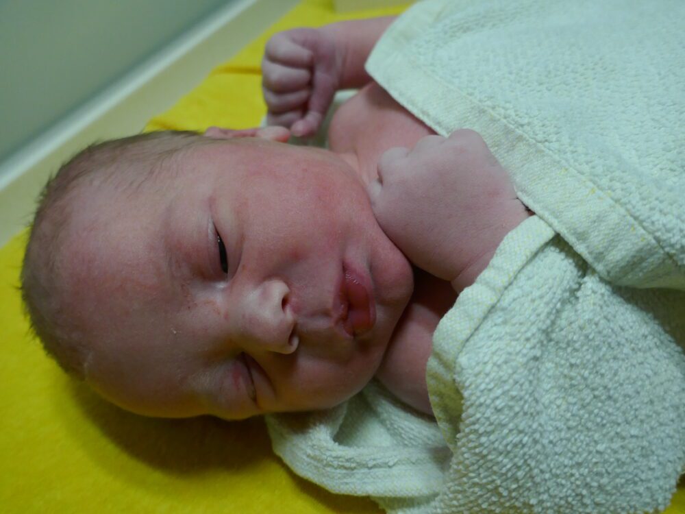 Neugeborenes Adam Saitow