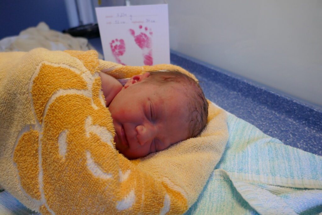 Neugeborenes Kijara Heims