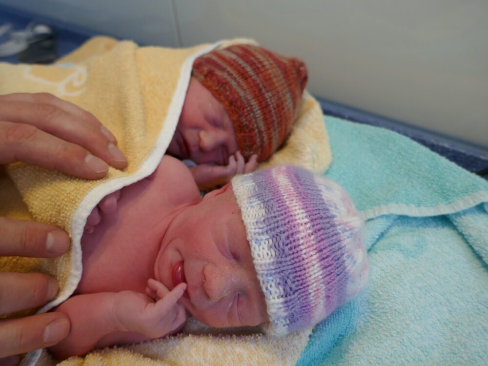 Neugeborene Zwillinge Mattheo & Merle