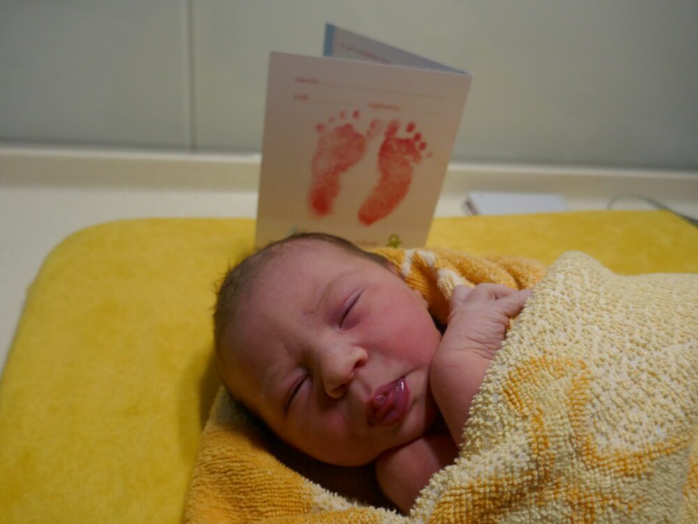 Neugeborenes Ella Mae