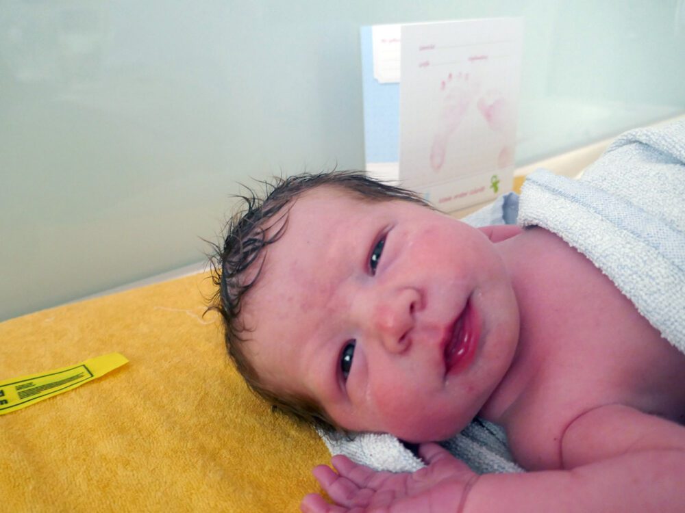 Neugeborenes Frida Marie