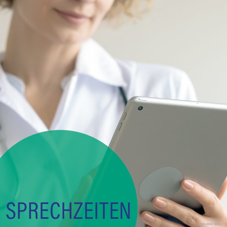 Ausschnitt einer Person in weißer Krankenhausarbeitskleidung, die einen Tablet-PC in der Hand hält, mittelgrüner Kreis mit der Aufschrift Sprechzeiten